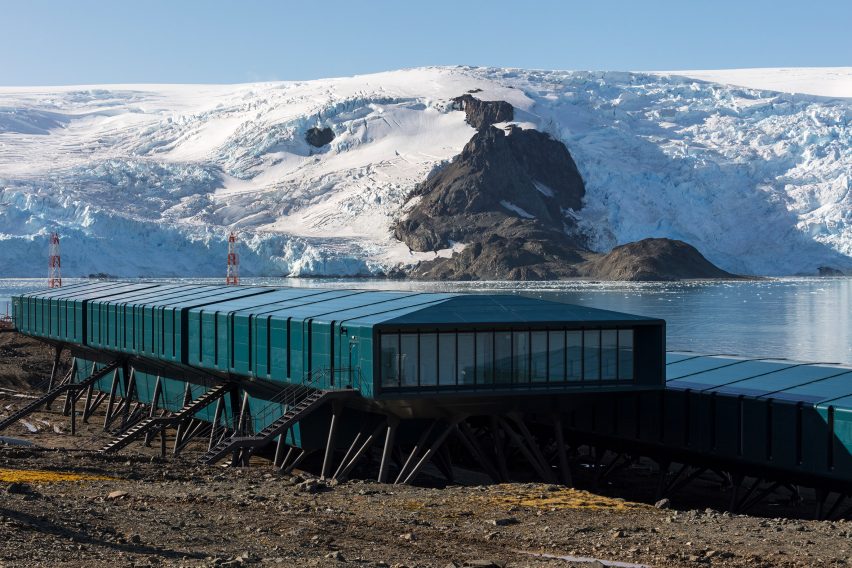 The upper volume of the Comandante Ferraz Antartic Station by Estúdio 41 in Antarctica