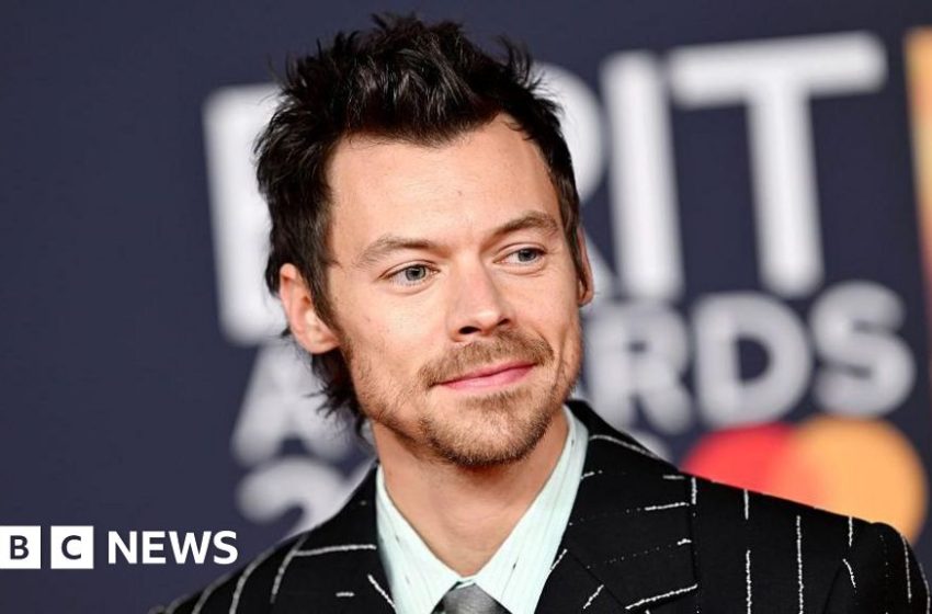  Brits red carpet in pictures: Harry Styles, Olivia Dean and Lola Young arrive – BBC