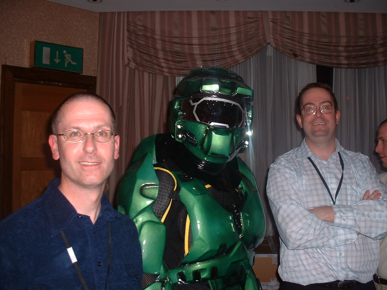 Daddydixon74 and allies pose with a Master Chief cosplayer.