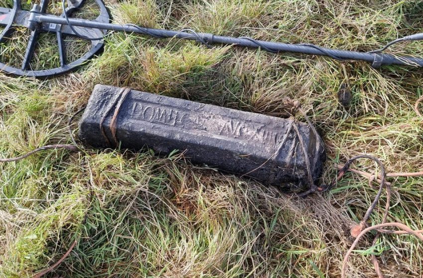  Rare 2,000-year-old treasure unearthed by metal detectorists in Wales: “We were astonished”