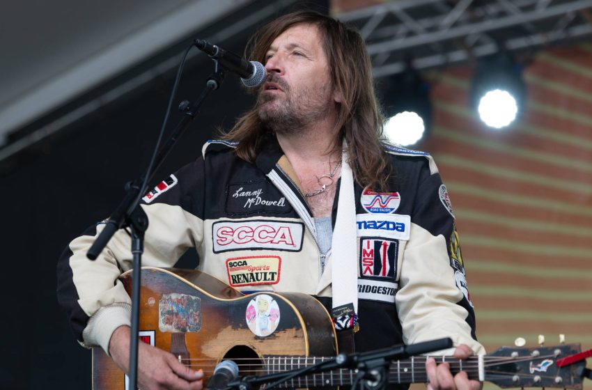  The Lemonheads’ Evan Dando hospitalised after sending unsolicited explicit video to fan