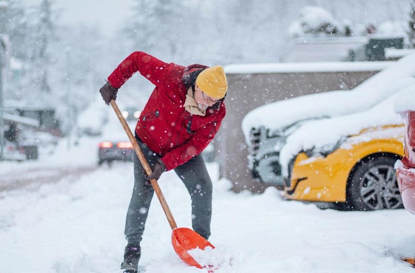  The Surprising Age When Shoveling Snow Turns Risky for Your Heart