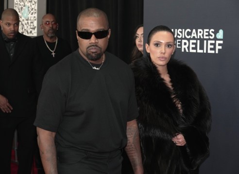  Kanye West’s Wife Bianca Censori Debuts Fun New Hairstyle