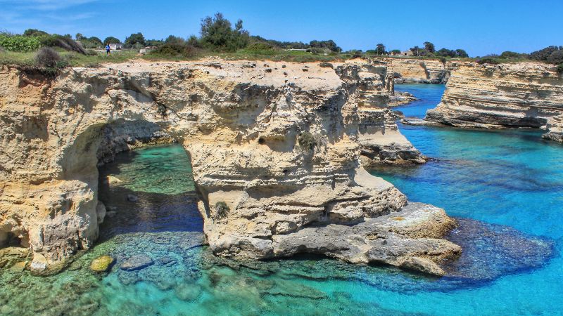  Italy’s famous ‘Lovers’ Arch’ collapses on Valentine’s Day