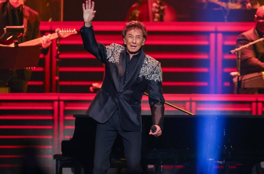  Barry Manilow cancels more concerts amid recovery after cancer surgery