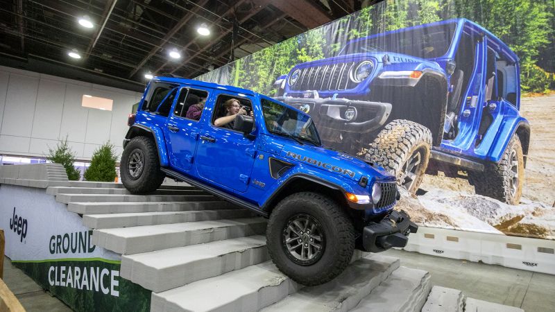  Jeep maker Stellantis announces a ‘reset’ of its business and massive charges. Shares crumble