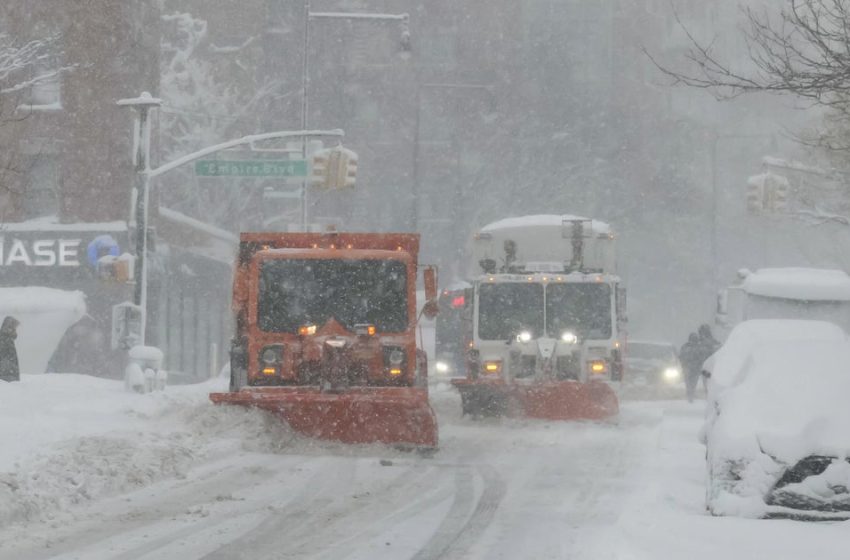  Massive snowstorm slams Northeast, causing power outages and forcing thousands of flight cancellations