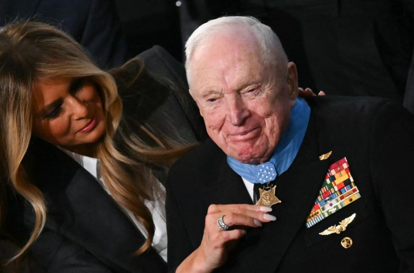  Trump awards Medal of Honor to 100-year-old veteran during State of the Union