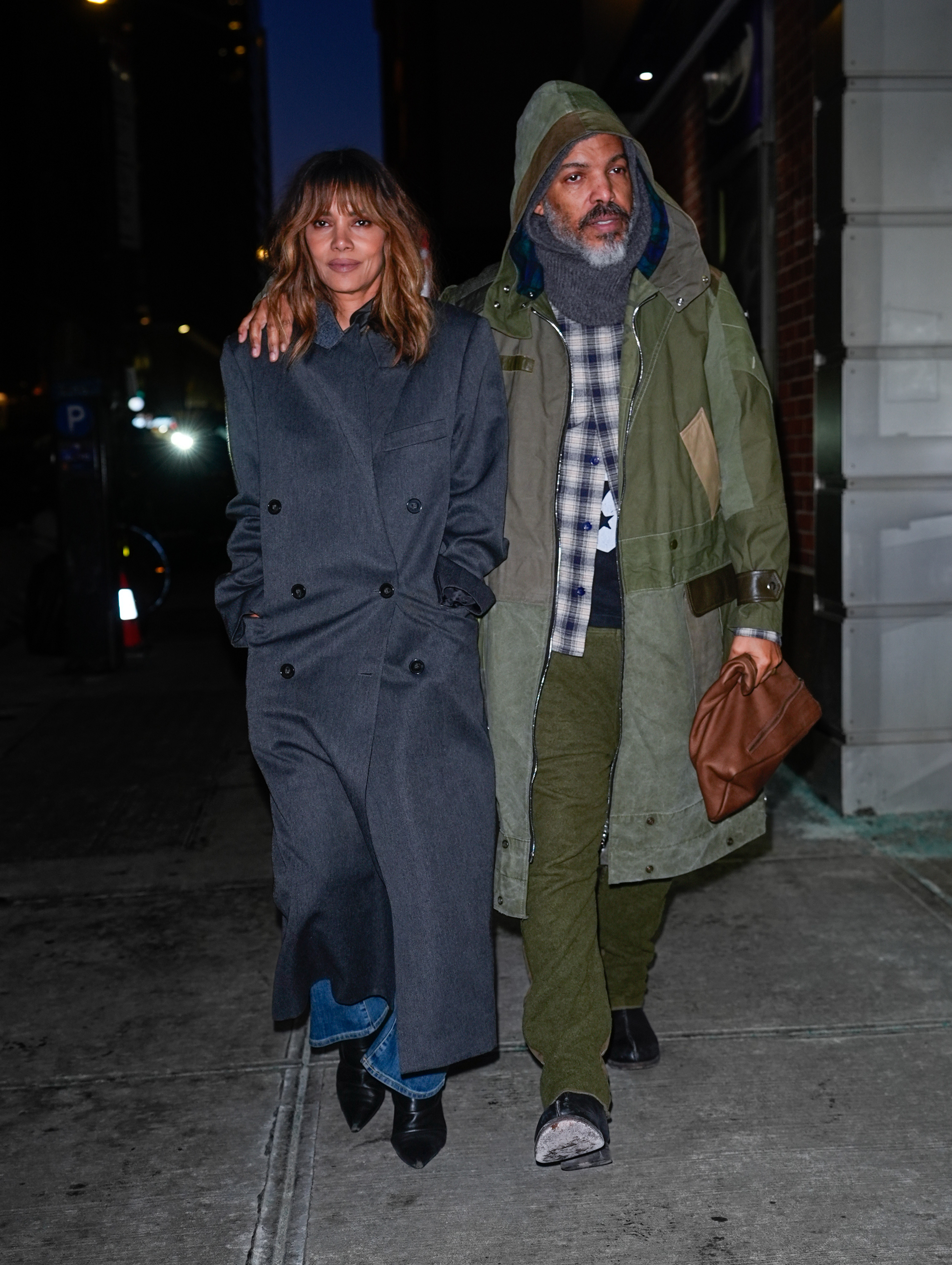 Halle Berry and Van Hunt keep close while out in NYC.
