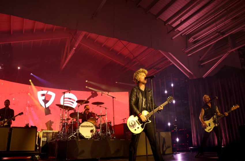  Super Bowl 2026: When Green Day performs, how to livestream it