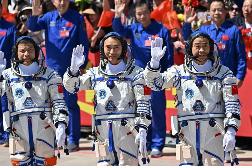 Chinese astronauts describe moment a crack was discovered on Shenzhou-20 spacecraft