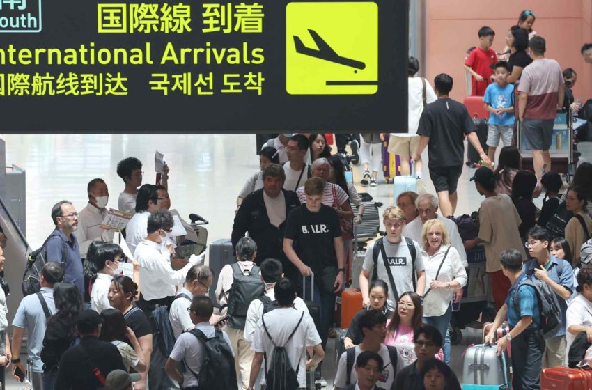  Japan bill requires airlines deny boarding to unauthorized visitors