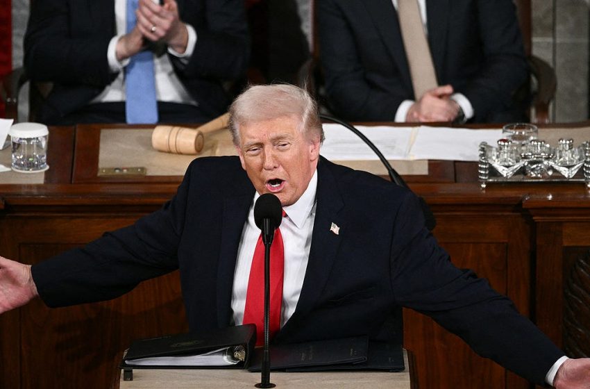  Trump Hosts a Boring Fascist Rally for State of the Union