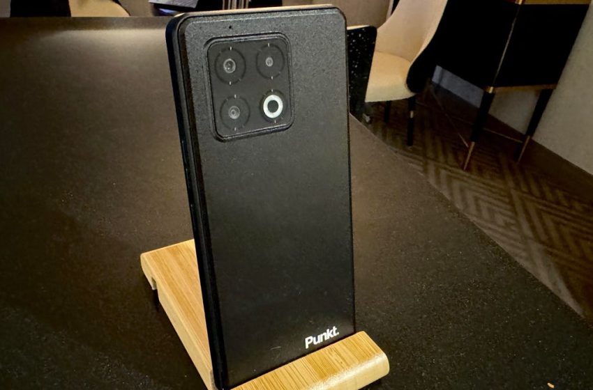  This Phone Stays Charged for Almost a Week by Keeping Your Data Secure