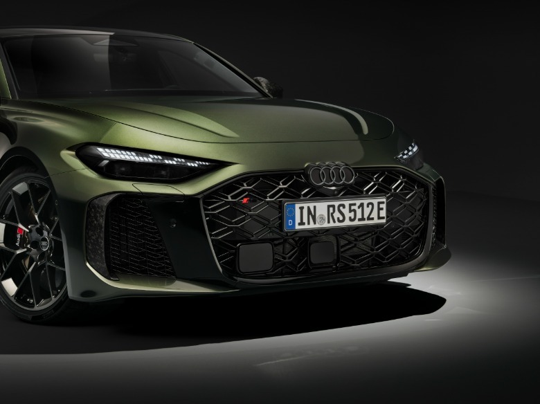 Front end of a green Audi RS5
