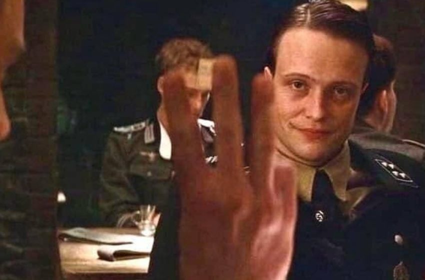  Top Tourist Tells: What Screams ‘Foreigner’ Abroad