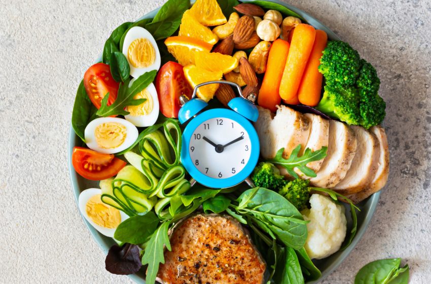  The Best Time To Eat Your Biggest Meal Isn’t Dinner, According To Science