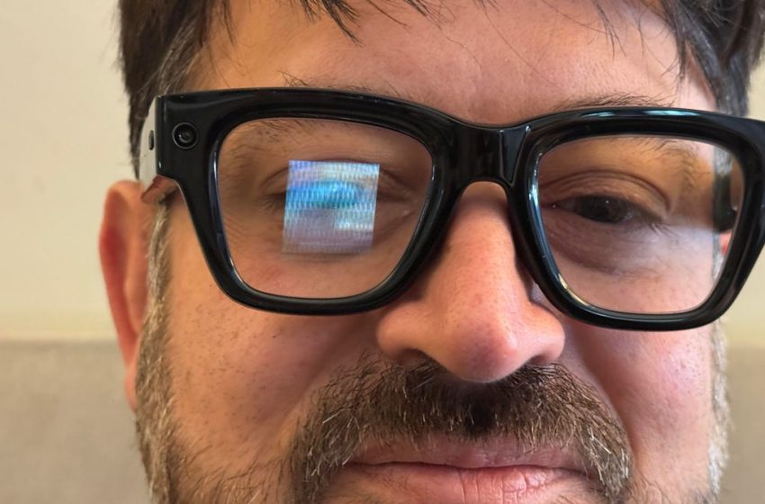  Is That Guy Filming You With His Glasses? Here’s How to Tell