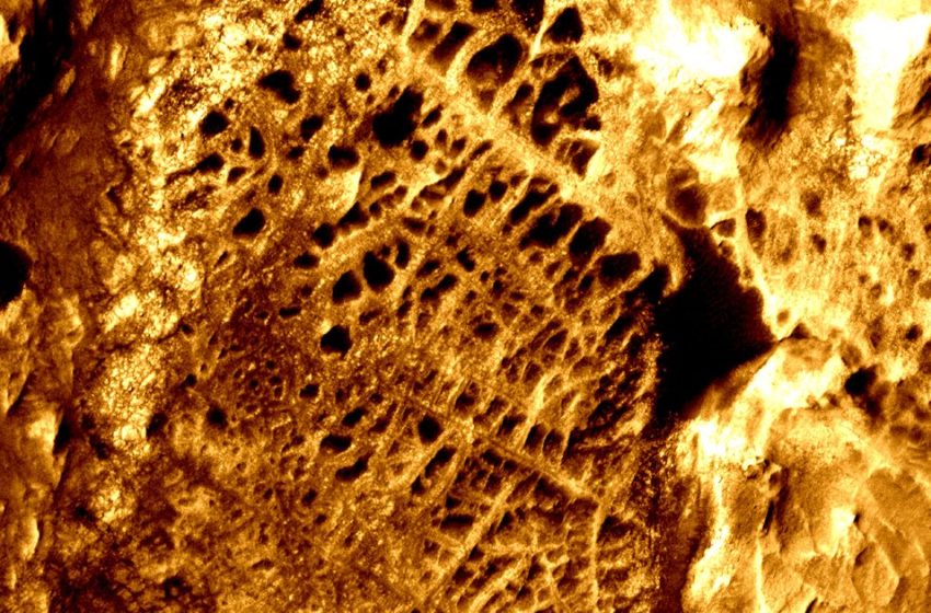  NASA Rover Exploring Strange Structures on Mars, About the Height of a Human