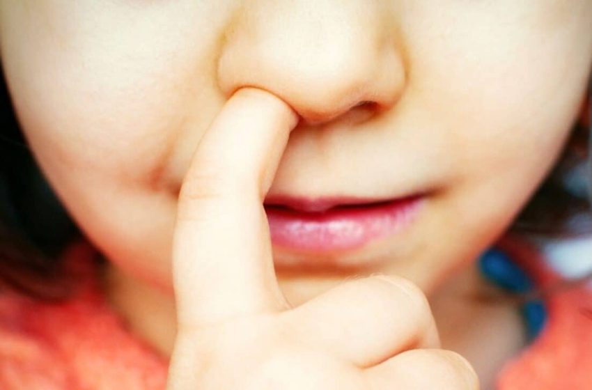  Scientists Found That Nose-Picking Is Strangely Linked to Alzheimer’s Disease