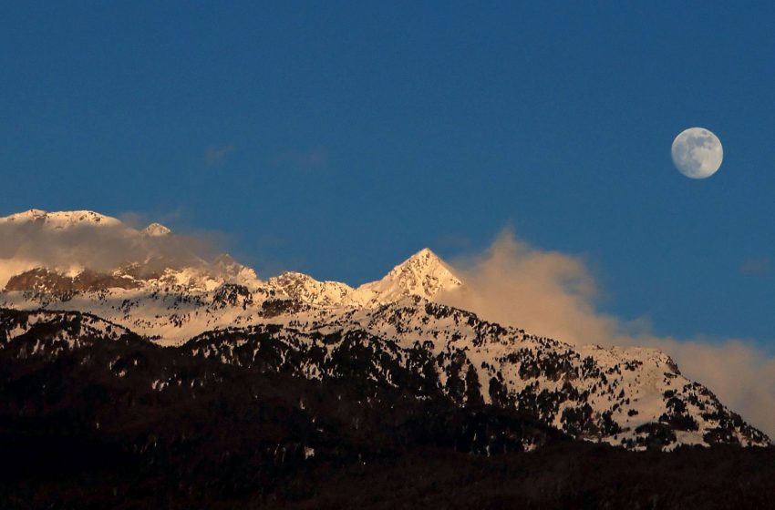  February’s full moon dazzles skywatchers worldwide with a glistening ‘Snow Moon’