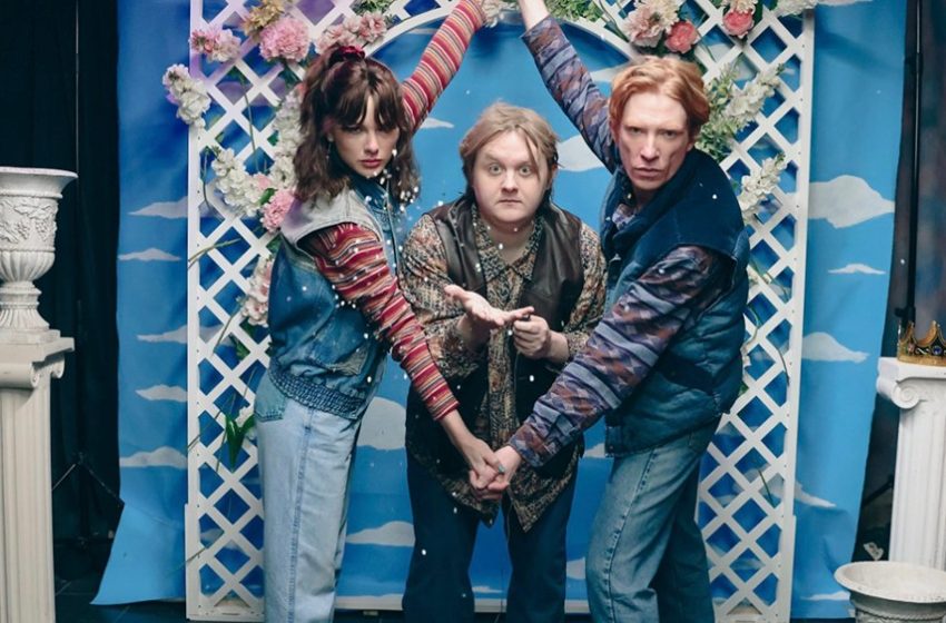  Taylor Swift’s Opalite Music Video Stars Domhnall Gleeson, Greta Lee