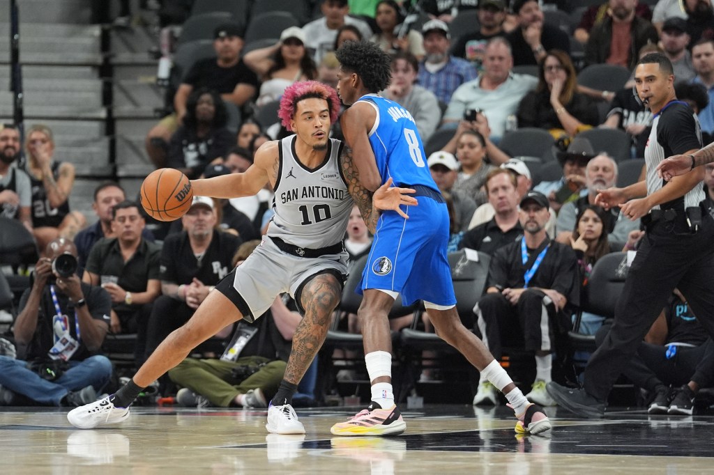 San Antonio Spurs forward Jeremy Sochan (10) drives past Dallas Mavericks guard AJ Johnson (8).