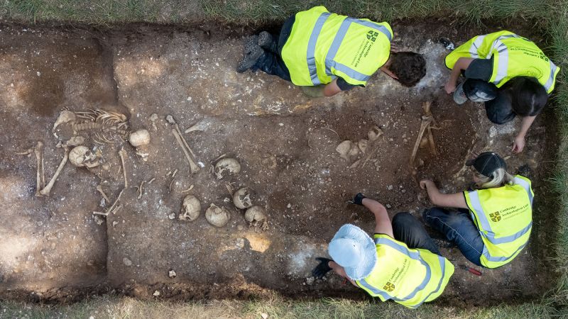  Skeletons found in mysterious pit died violent deaths in Anglo-Saxon-era England