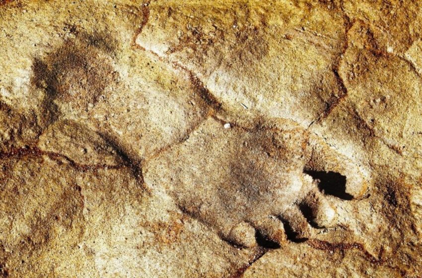  115,000-Year-Old Human Footprints Found in Remote Desert Where They Shouldn’t Exist