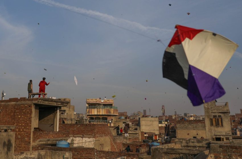  Kites fly in Lahore as Pakistan lifts ban on Basant spring festival : NPR