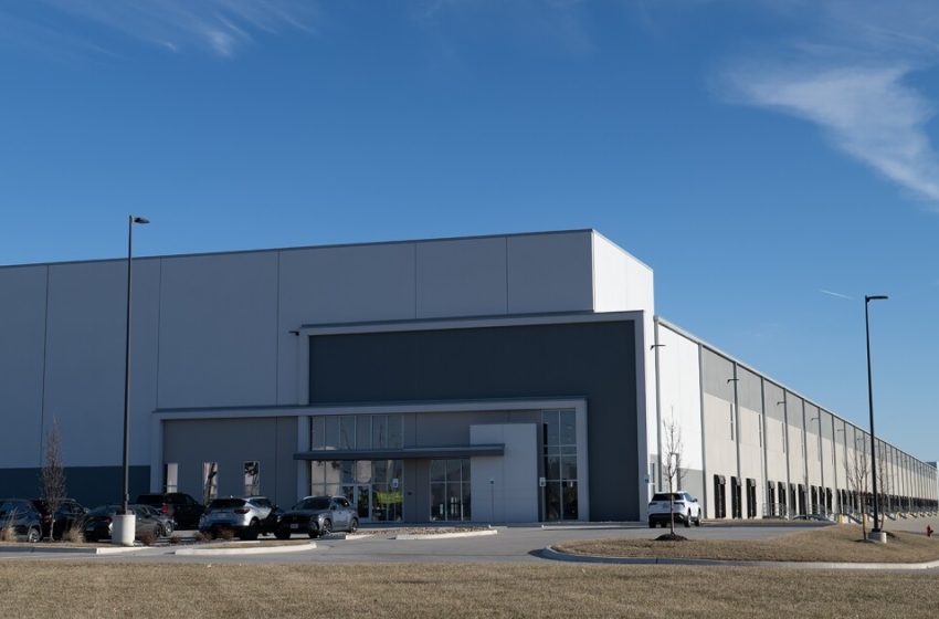  Kansas City developers halt sale of warehouse for ICE detention center as public pressure mounts | KCUR