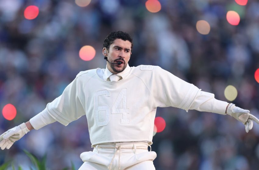  Bad Bunny makes Puerto Rico the home team in a vivid Super Bowl halftime show : NPR