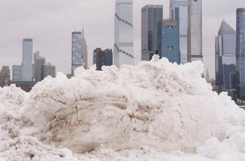  Winter storm cancels flights, disrupts trains across the Northeast : NPR