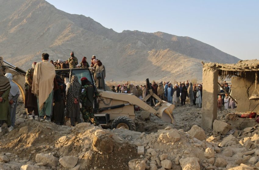  Pakistan claims to have killed at least 70 militants in strikes on Afghan border : NPR