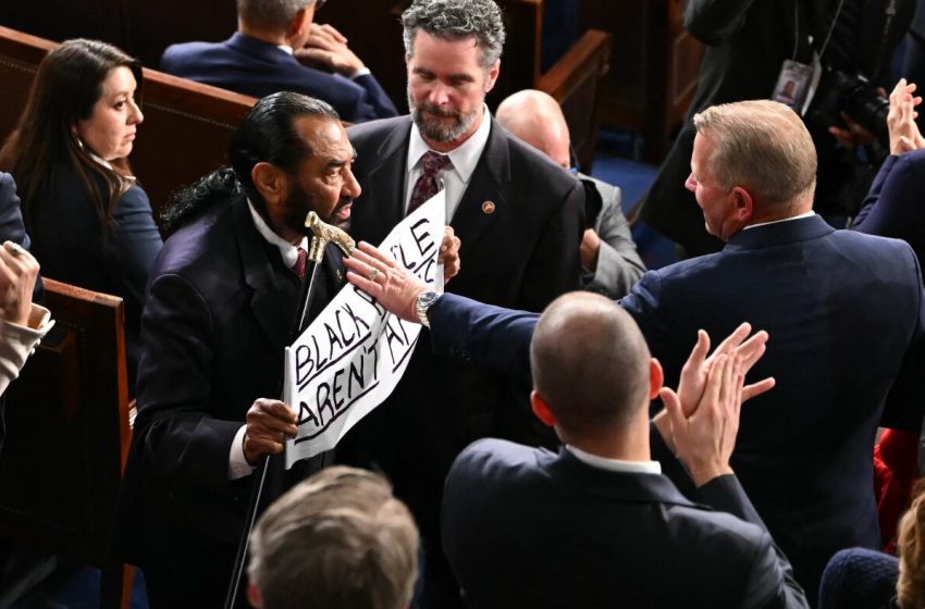  Trump’s State of the Union draws Democratic protests : NPR