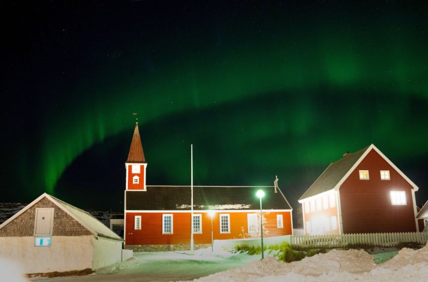  Danish military evacuates U.S. submariner who needed urgent medical care off Greenland : NPR