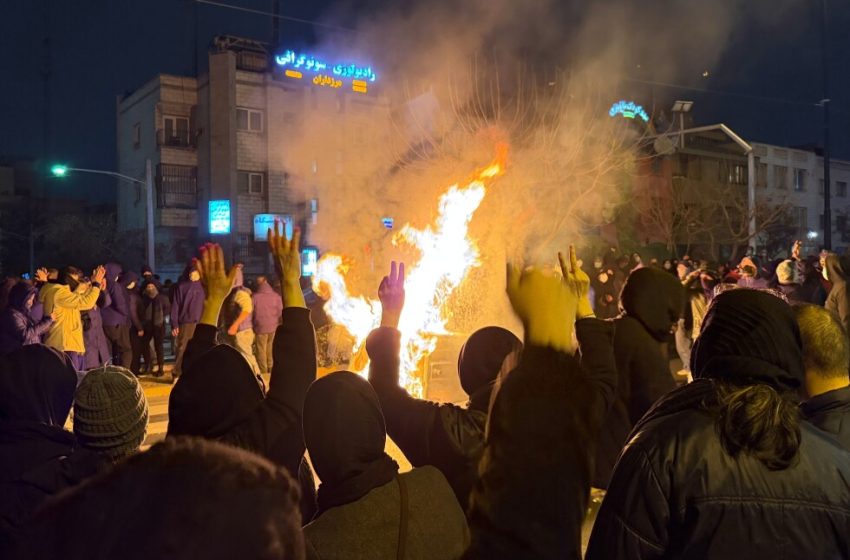  Iranian beautician films violent crackdown on protests