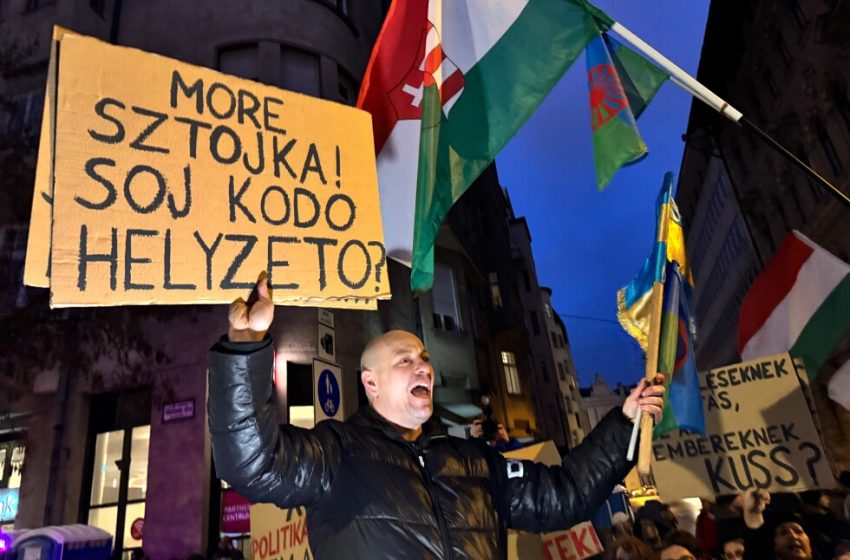  Hungary’s Roma community leads demonstration against minister’s comments