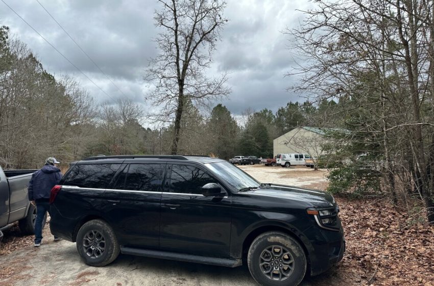  Man shot and killed at Mar-a-Lago seemed afraid of guns, cousin says