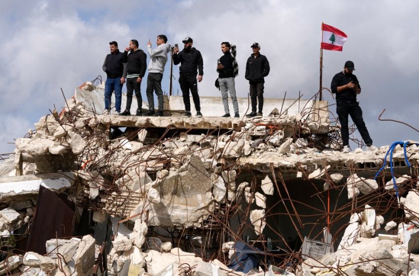  Israeli forces seize a local official and Hamas ally in southern Lebanon