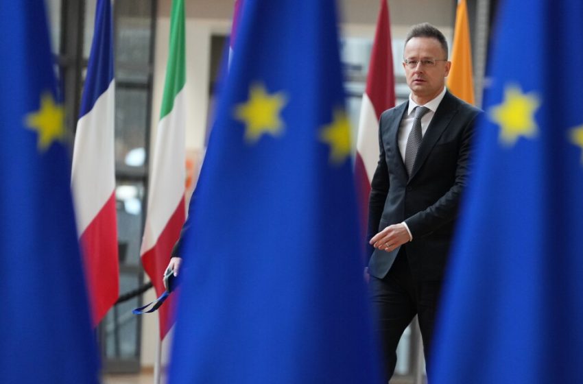  Hungary threatens to veto new EU sanctions on Russia