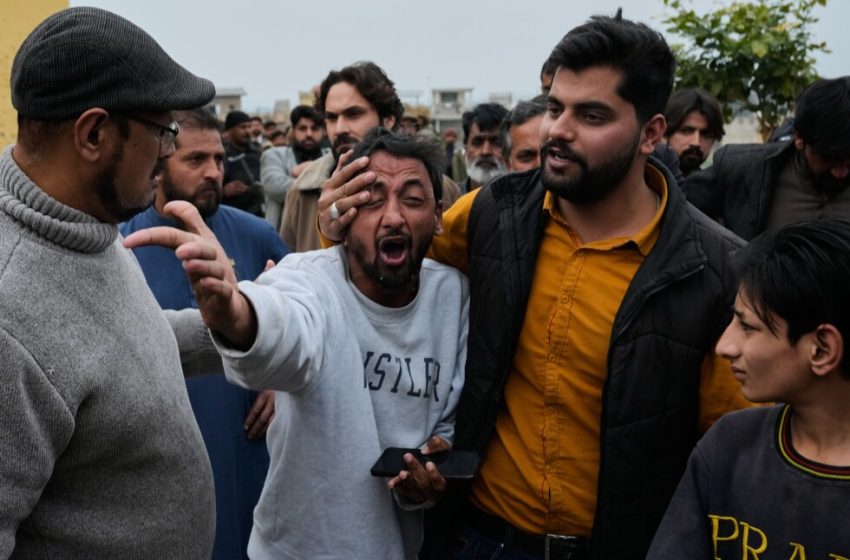  Bombing rocks Shiite mosque on Islamabad’s outskirts, killing at least 31