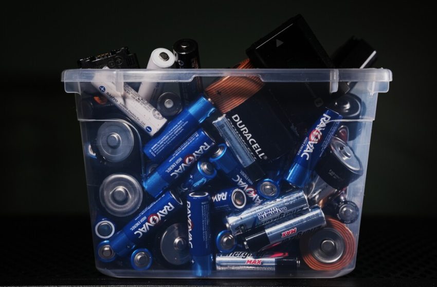 How to safely dispose of old household batteries