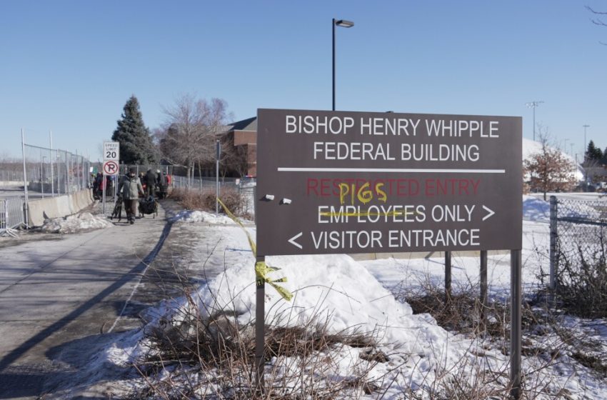  Federal judge extends order protecting refugees in Minnesota from being arrested and deported