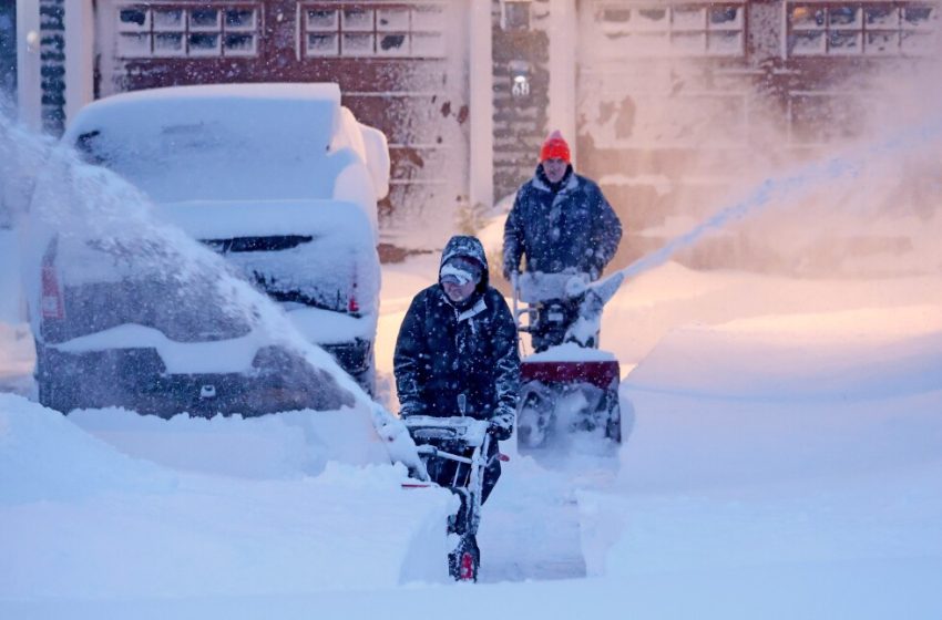  Blizzard prompts Boston Globe to call off printing paper