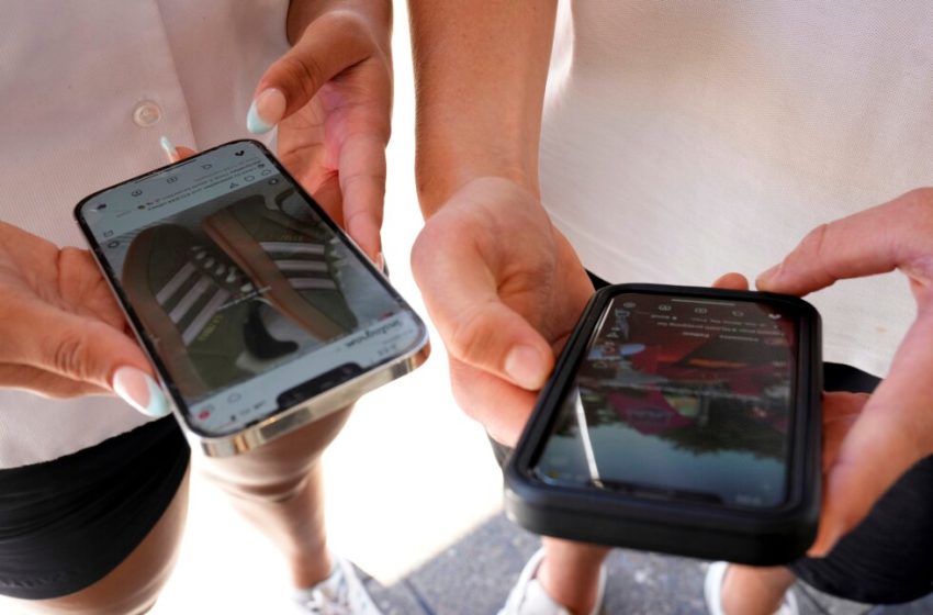  Landmark social media addiction trial begins in Los Angeles