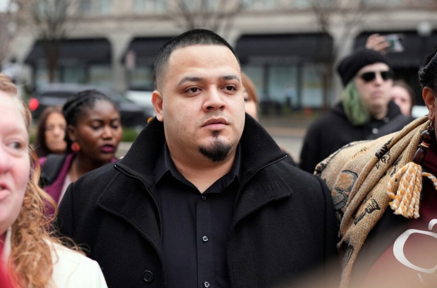  Abrego Garcia seeks to have smuggling charges dismissed while government claims case is strong