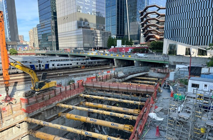  Judge orders federal government to restore funding for $16B New York-New Jersey rail tunnel project