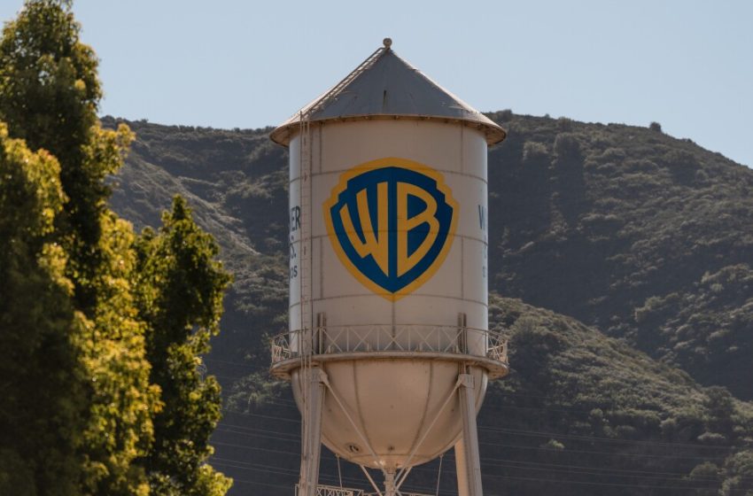  Paramount submits a new offer for Warner Bros in fight with Netflix for storied studio