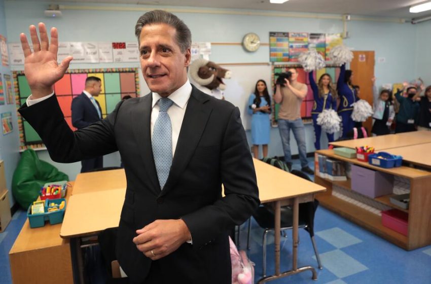  Alberto Carvalho is a prominent education leader. Now, he’s part of an FBI investigation